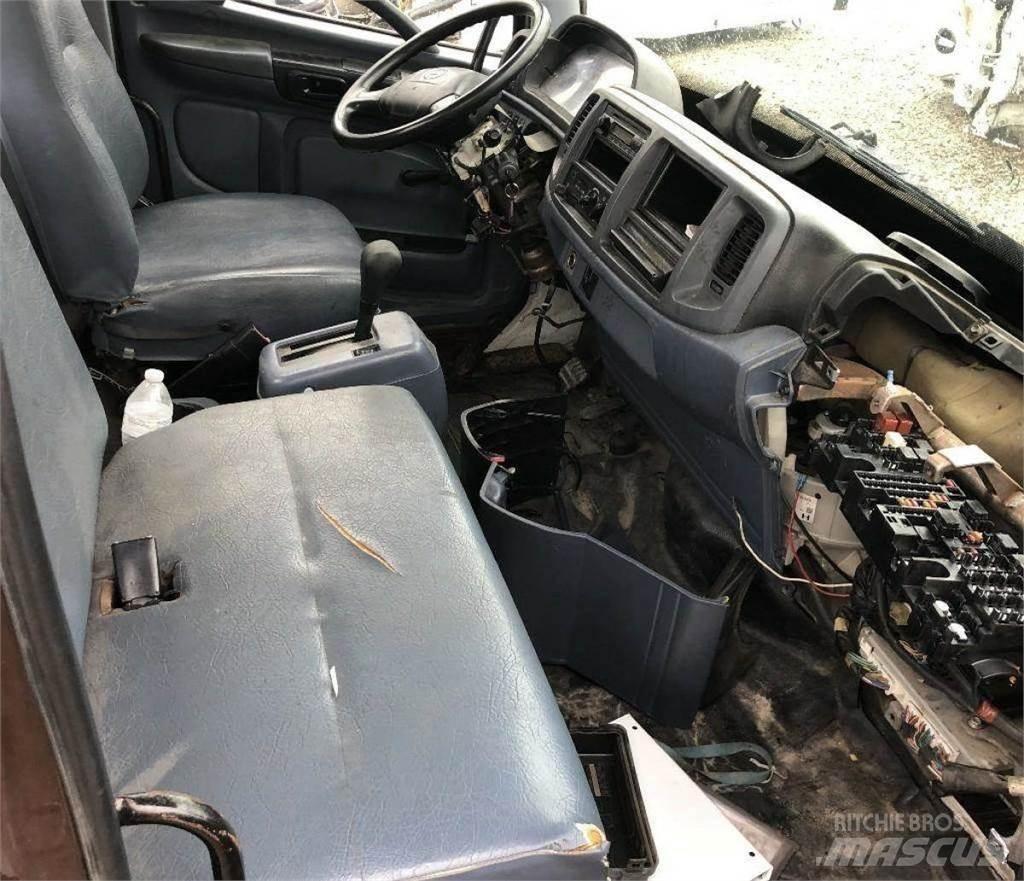 Hino 238 مكونات أخرى