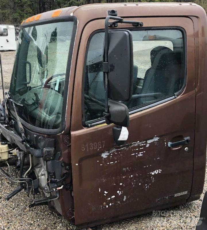 Hino 238 مكونات أخرى