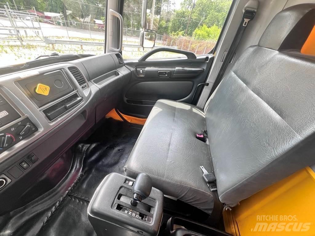 Hino 268A شاحنات ذات هيكل صندوقي