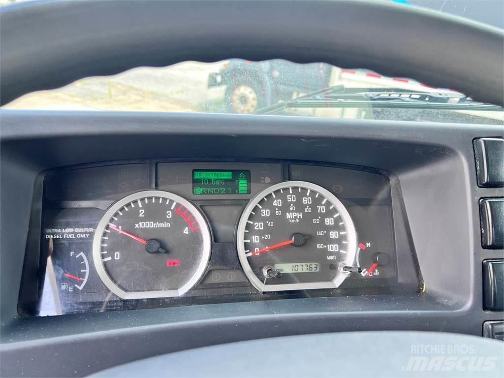 Isuzu NRR شاحنات ذات هيكل صندوقي