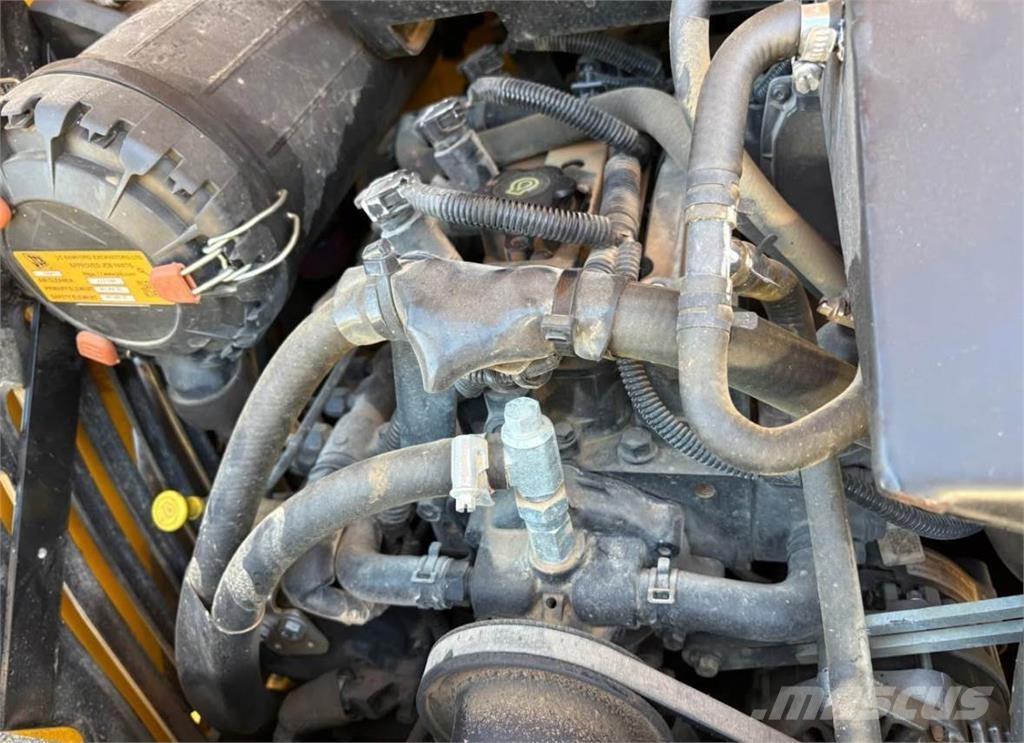 JCB 1CXT لوادر انزلاقية التوجيه