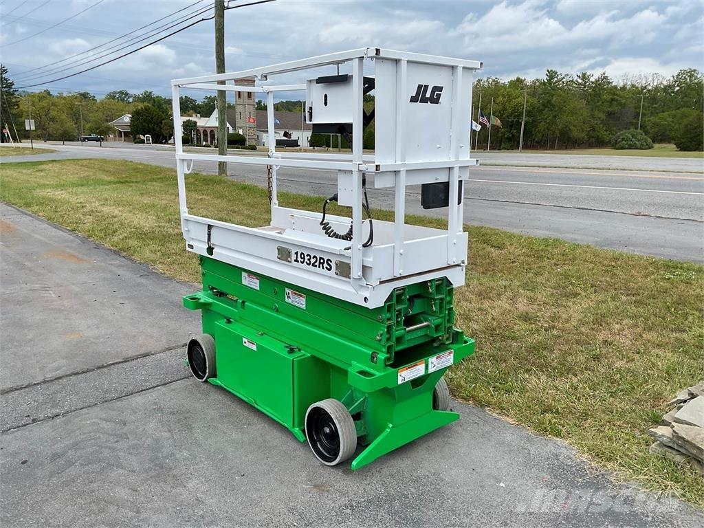 JLG 1932RS رافعات مقصية الشكل