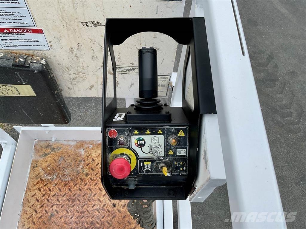 JLG 1932RS رافعات مقصية الشكل