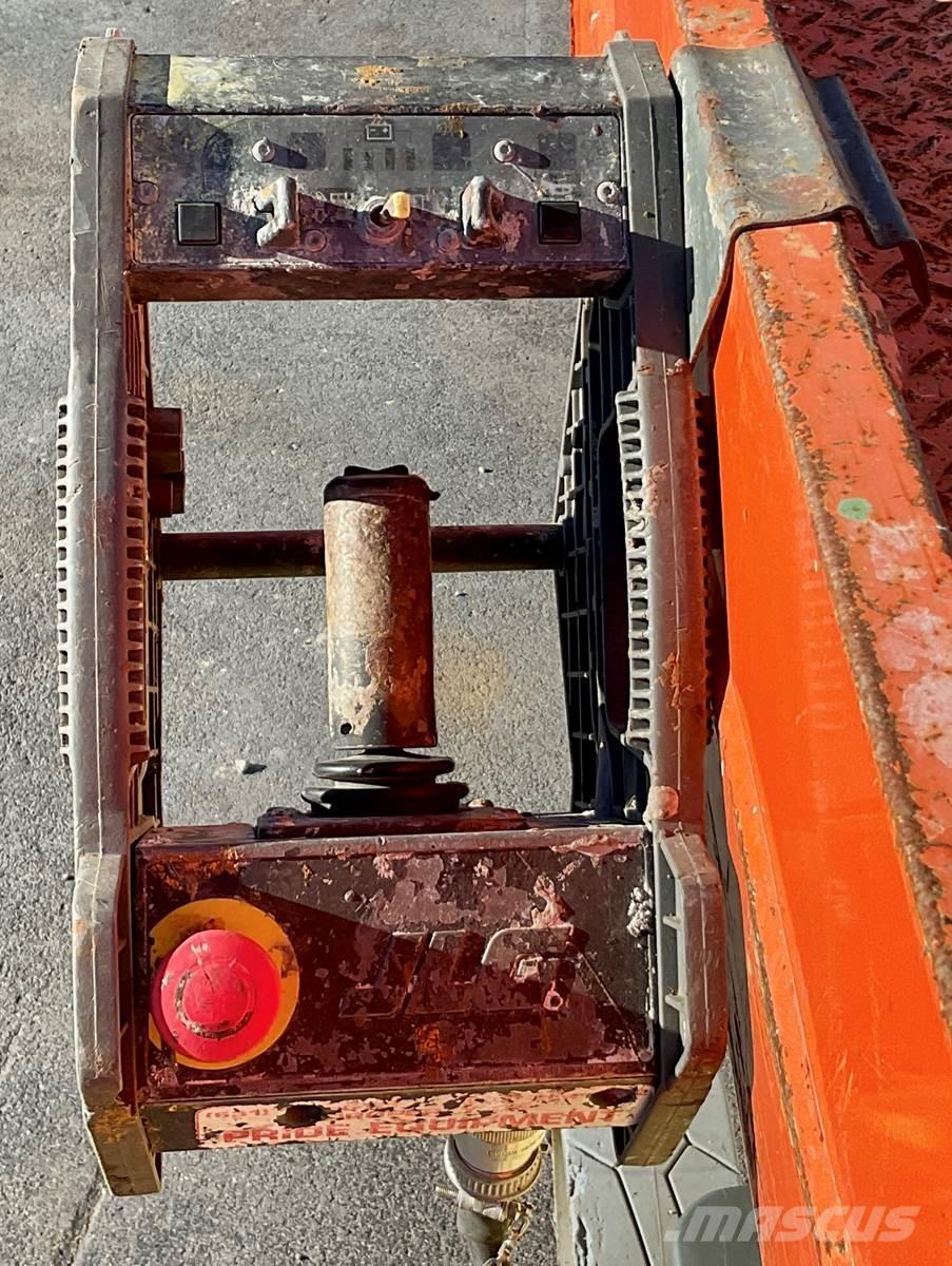 JLG 2632ES رافعات مقصية الشكل
