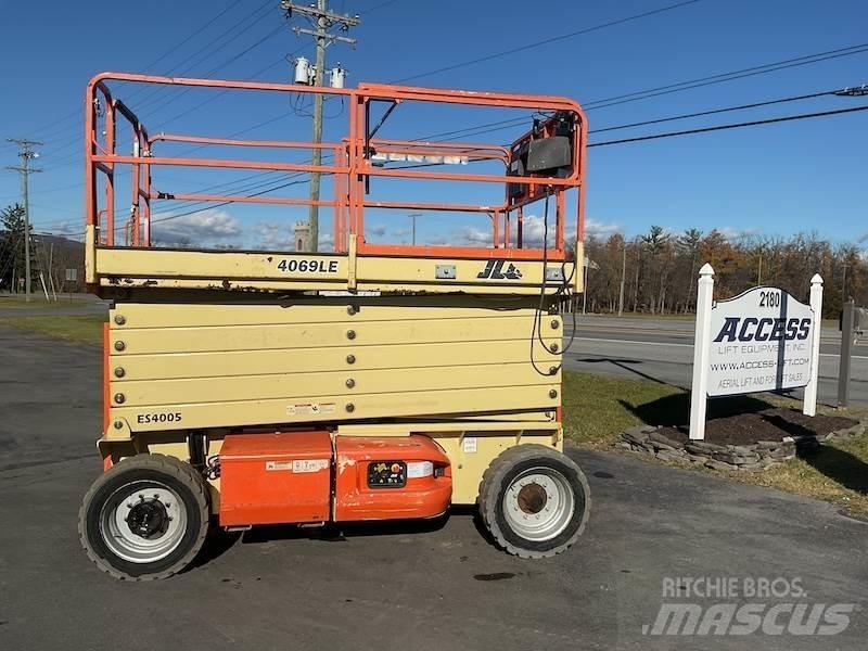 JLG 4069LE رافعات مقصية الشكل