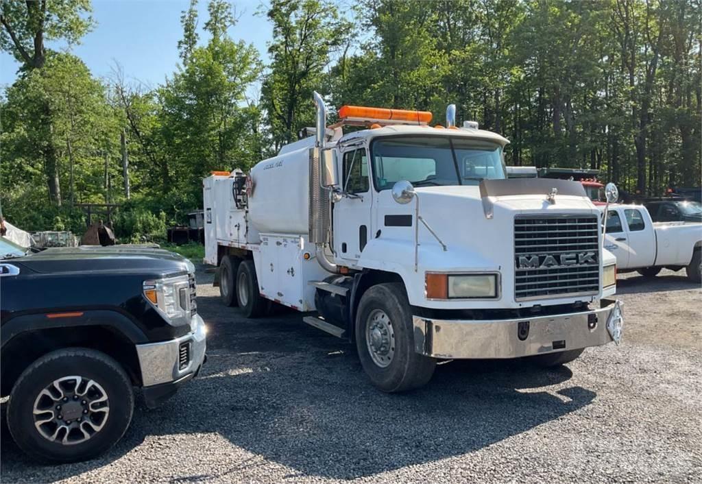 Mack CH613 شاحنات ذات صهاريج