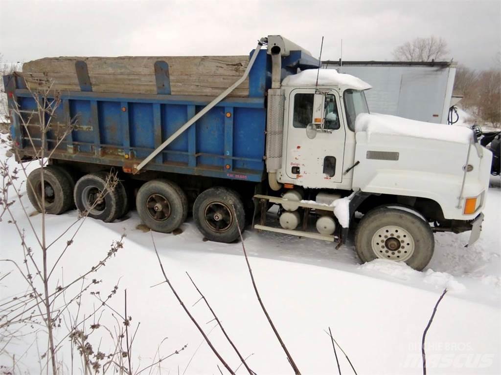 Mack CL613 شاحنات قلابة