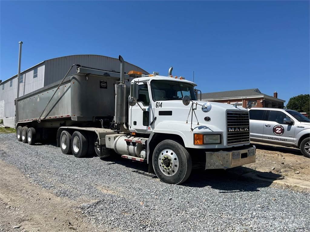 Mack CL733 شاحنات أخرى