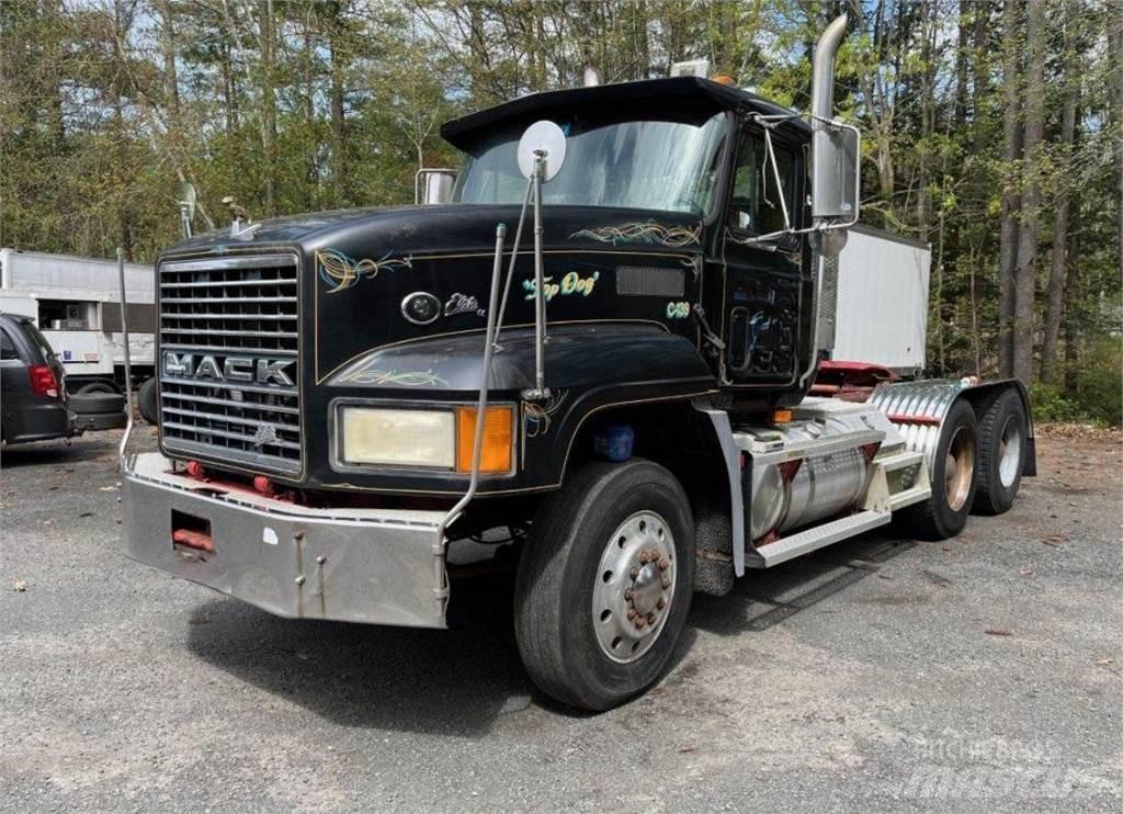 Mack CL733 وحدات الجر