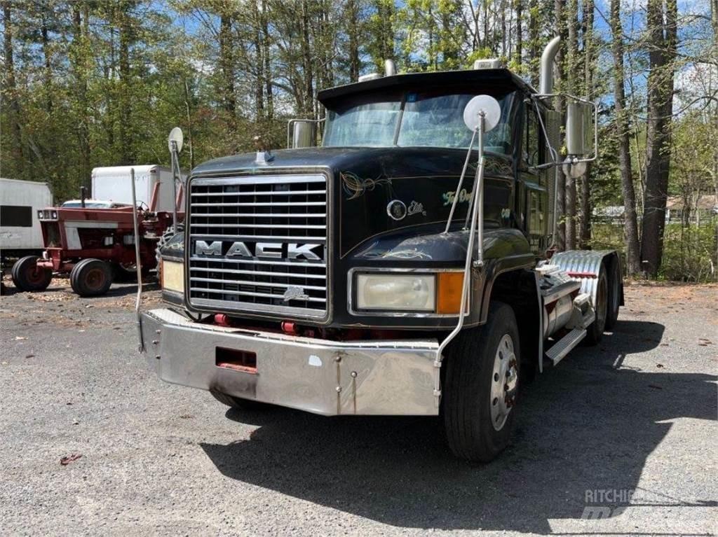 Mack CL733 وحدات الجر