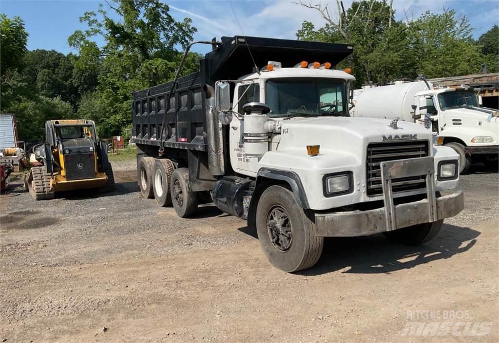 Mack E7 شاحنات قلابة