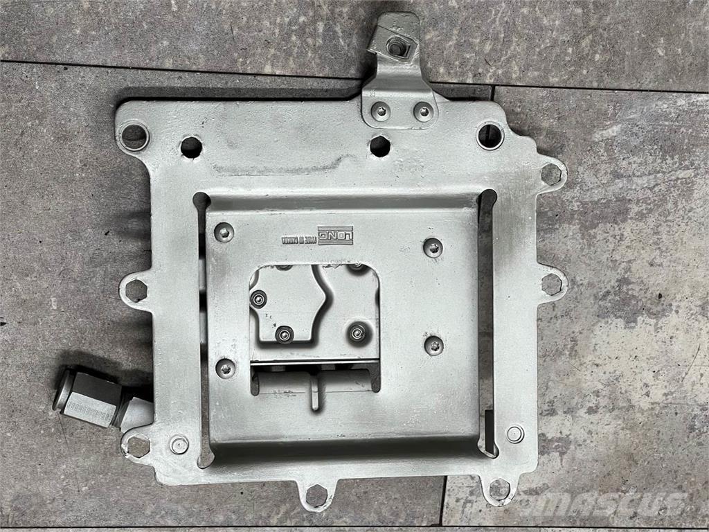 Mack E7 مكونات أخرى