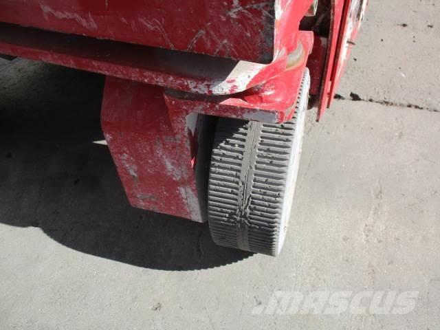 MEC 1330SE رافعات مقصية الشكل