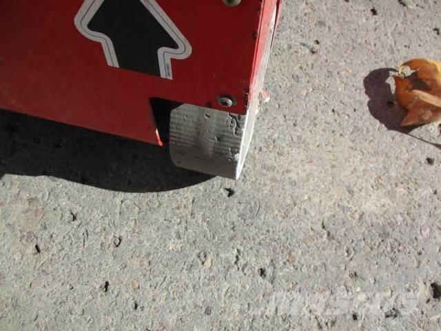 MEC 1330SE رافعات مقصية الشكل