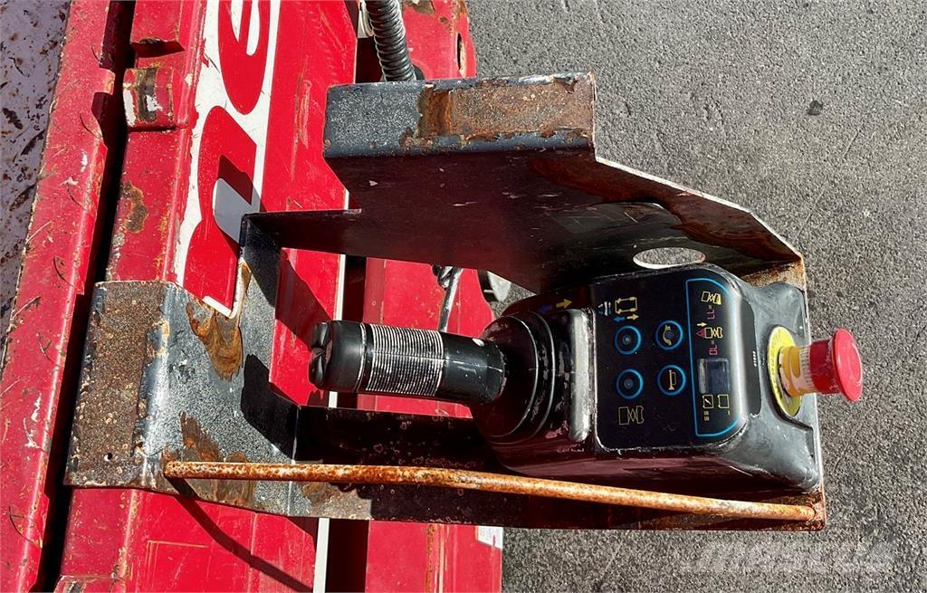 MEC 1930SE رافعات مقصية الشكل