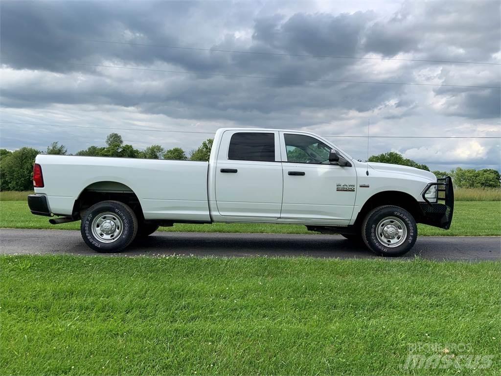 RAM 2500 شاحنات خفيفة/مفصلية الجوانب