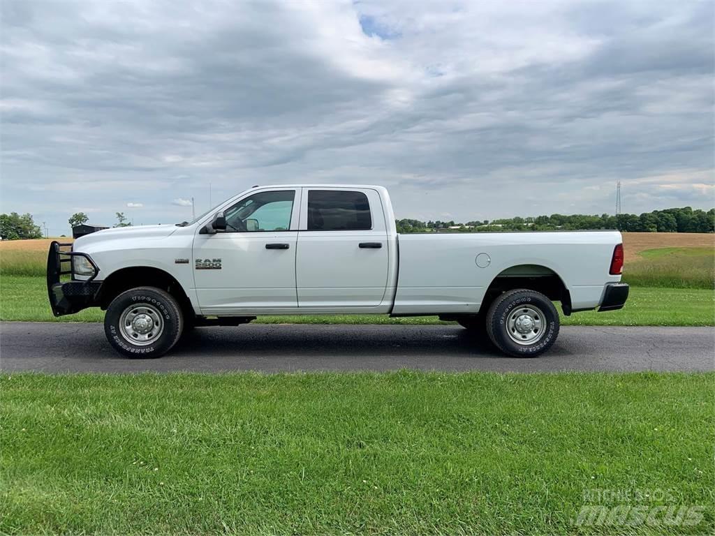 RAM 2500 شاحنات خفيفة/مفصلية الجوانب