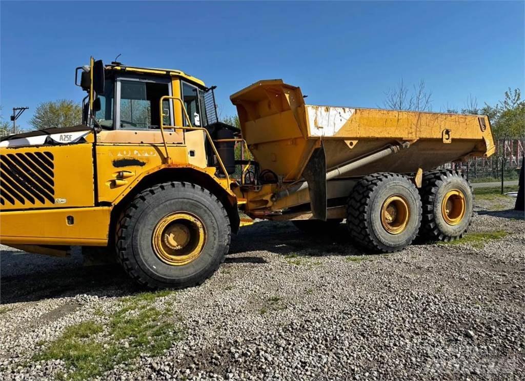 Volvo A25E شاحنات قلابة