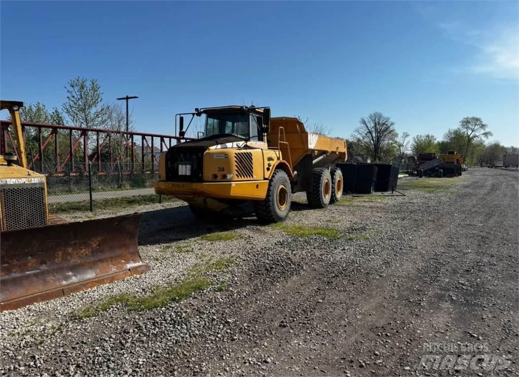 Volvo A25E شاحنات قلابة