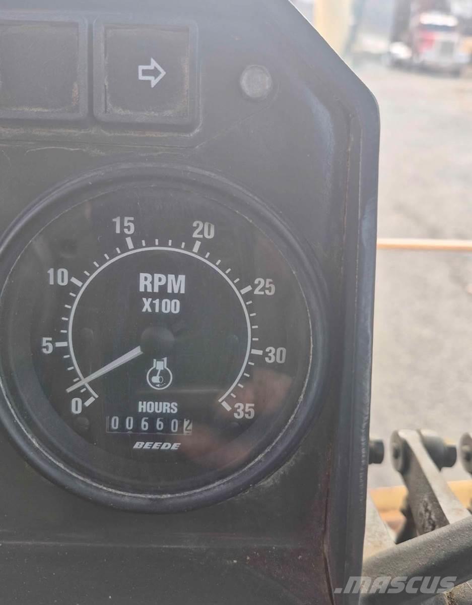 Volvo G86 معدات تمهيد الطرق