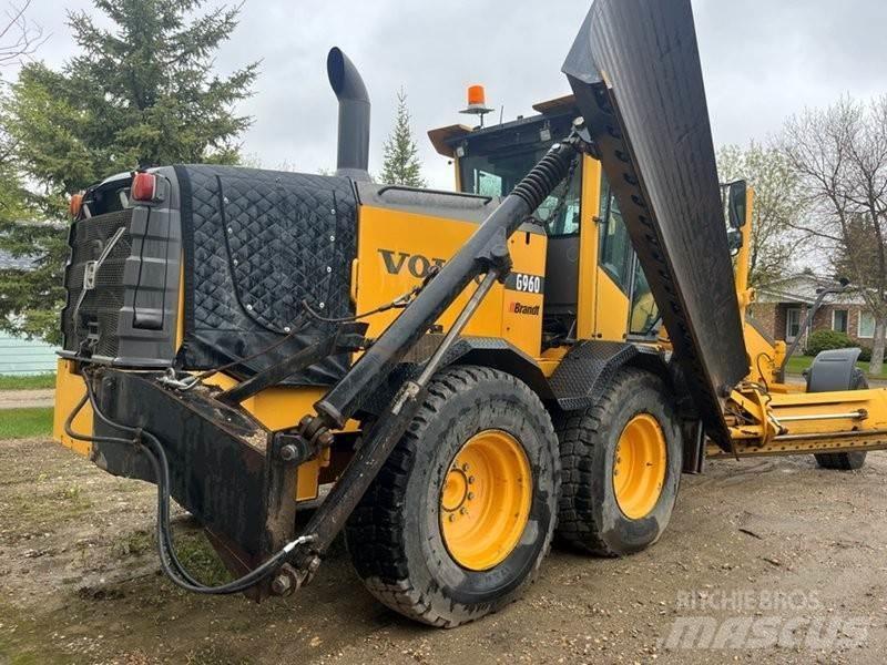 Volvo G960 معدات تمهيد الطرق