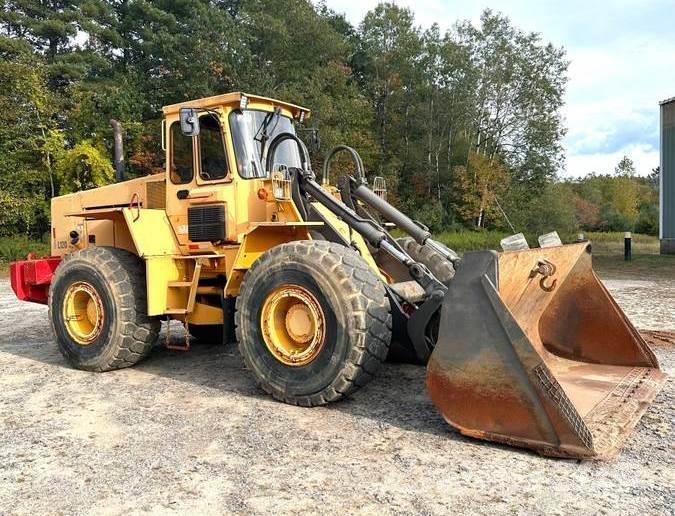 Volvo L120 لوادر بعجل