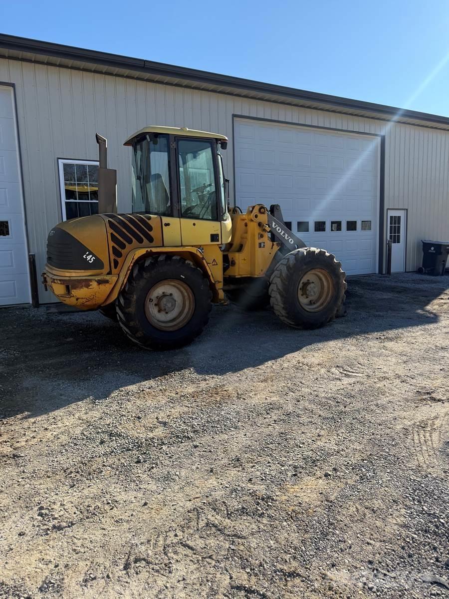 Volvo L45 لوادر بعجل