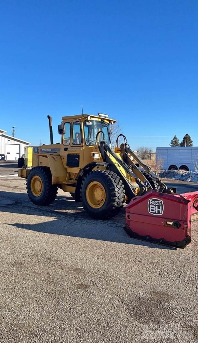 Volvo L70 لوادر بعجل