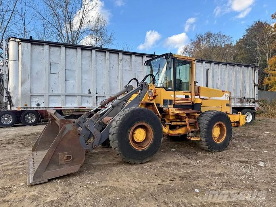 Volvo L90B لوادر بعجل