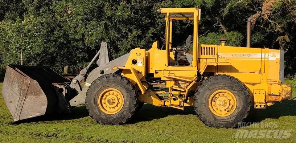 Volvo L90C لوادر بعجل