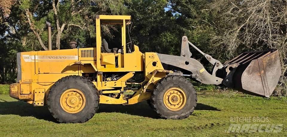 Volvo L90C لوادر بعجل