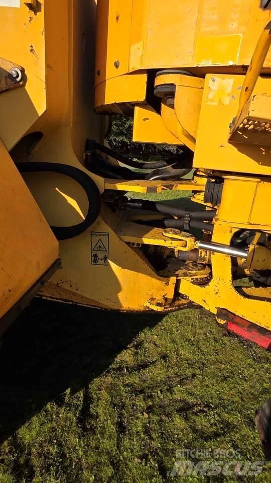 Volvo L90C لوادر بعجل