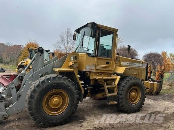 Volvo L90C لوادر بعجل