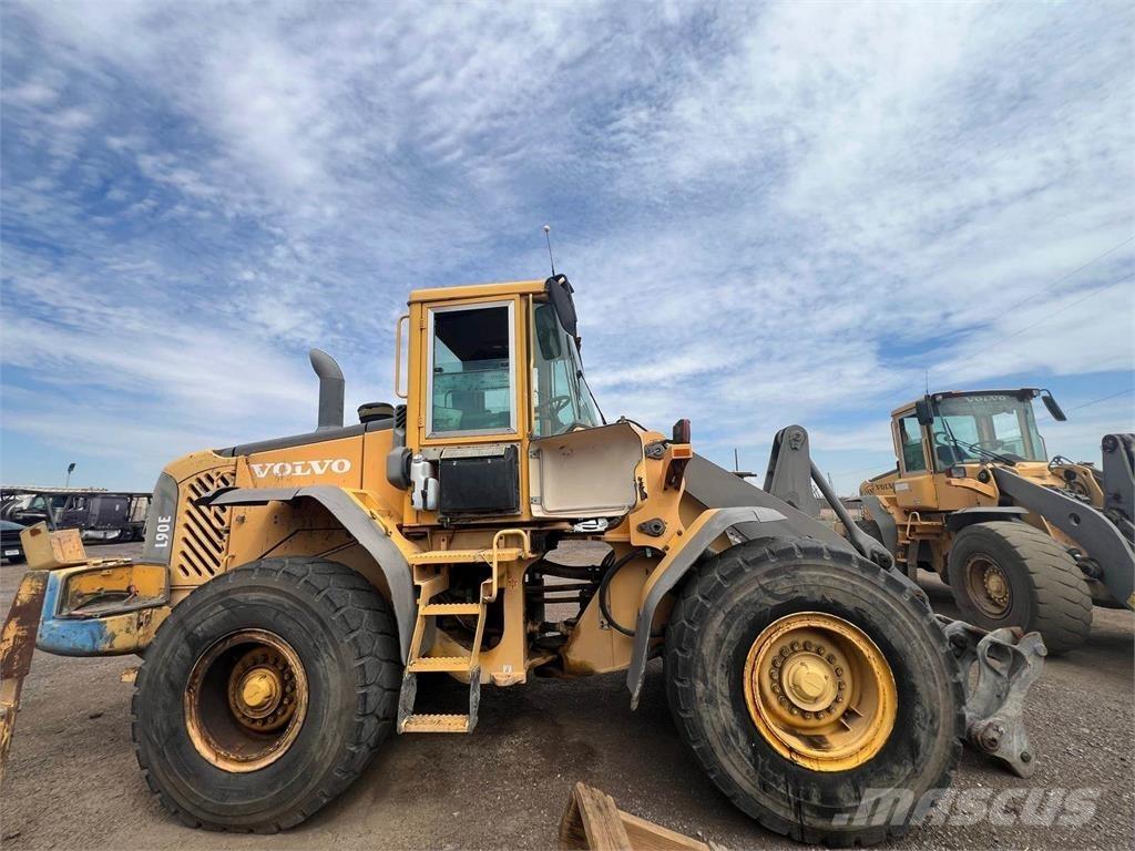 Volvo L90E لوادر بعجل