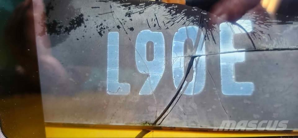 Volvo L90E لوادر بعجل