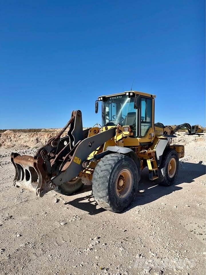 Volvo L90F لوادر بعجل