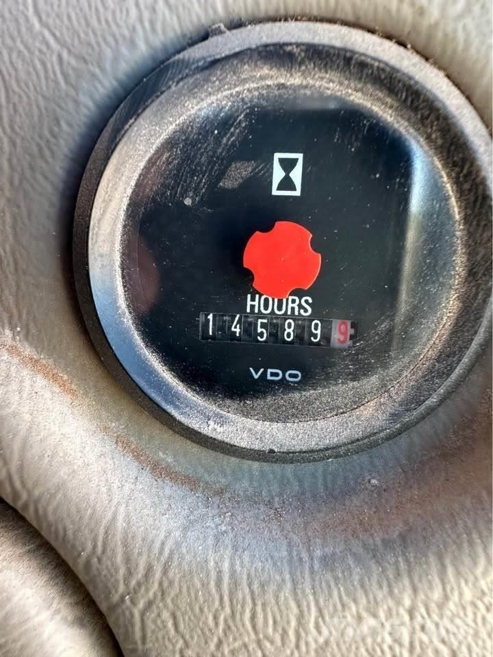 Volvo L90F لوادر بعجل
