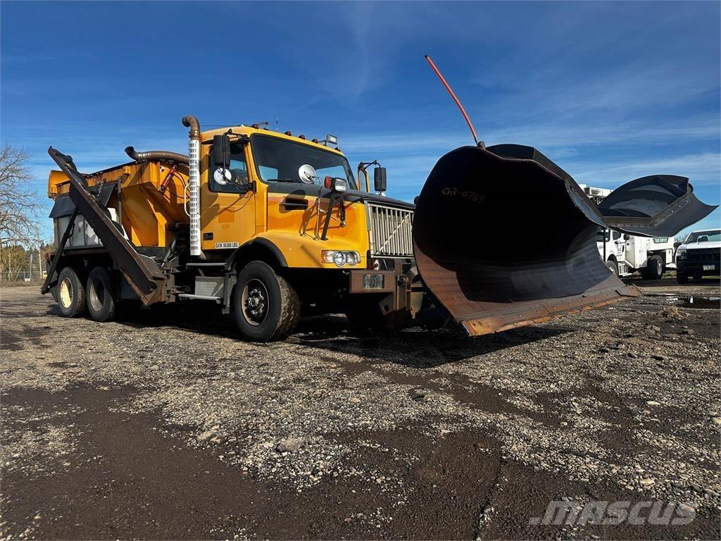 Volvo VHD حراثات ونصول الجليد
