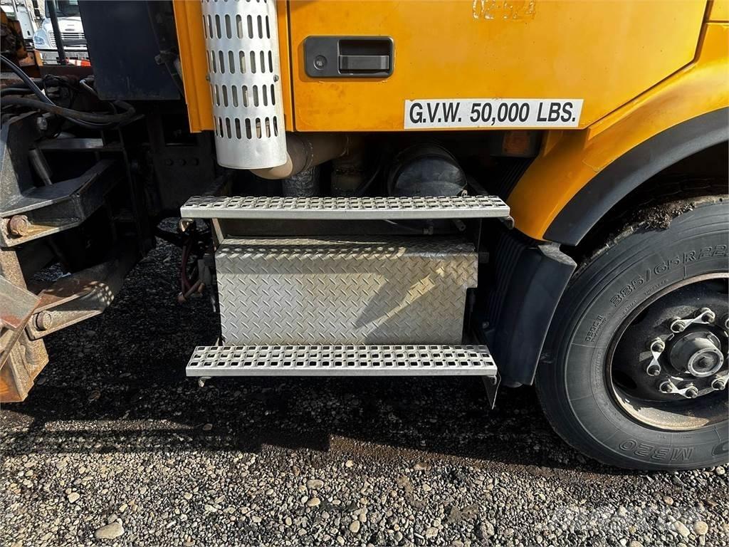 Volvo VHD حراثات ونصول الجليد