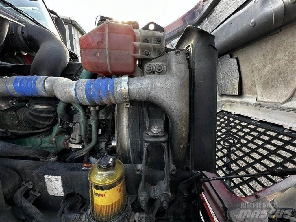 Volvo VNL مشعات