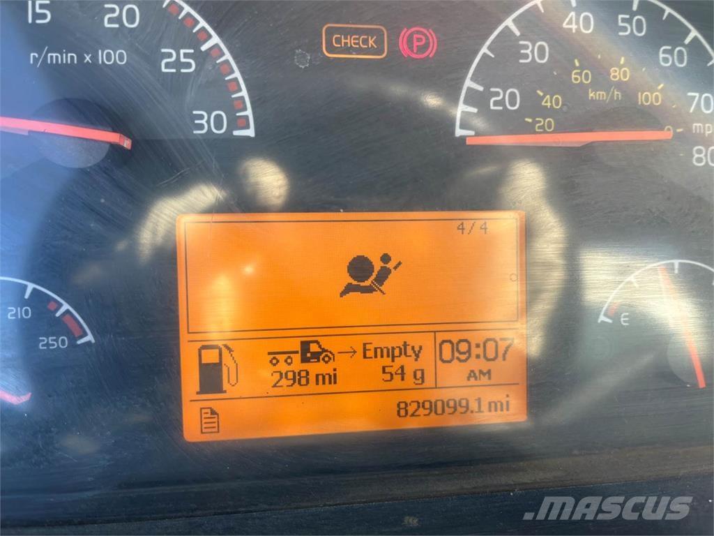 Volvo VNL شاحنات ذات صهاريج