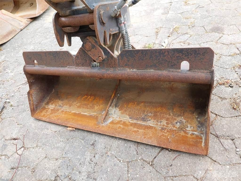 Yanmar SV16 حفارات زحافة