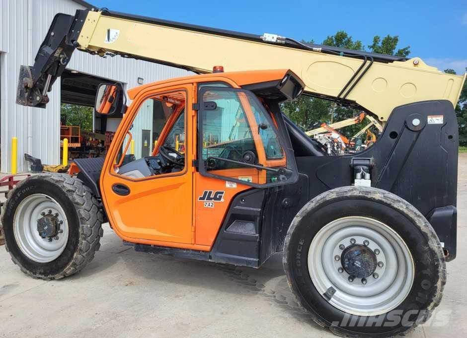 JLG 742 مناولات متداخلة