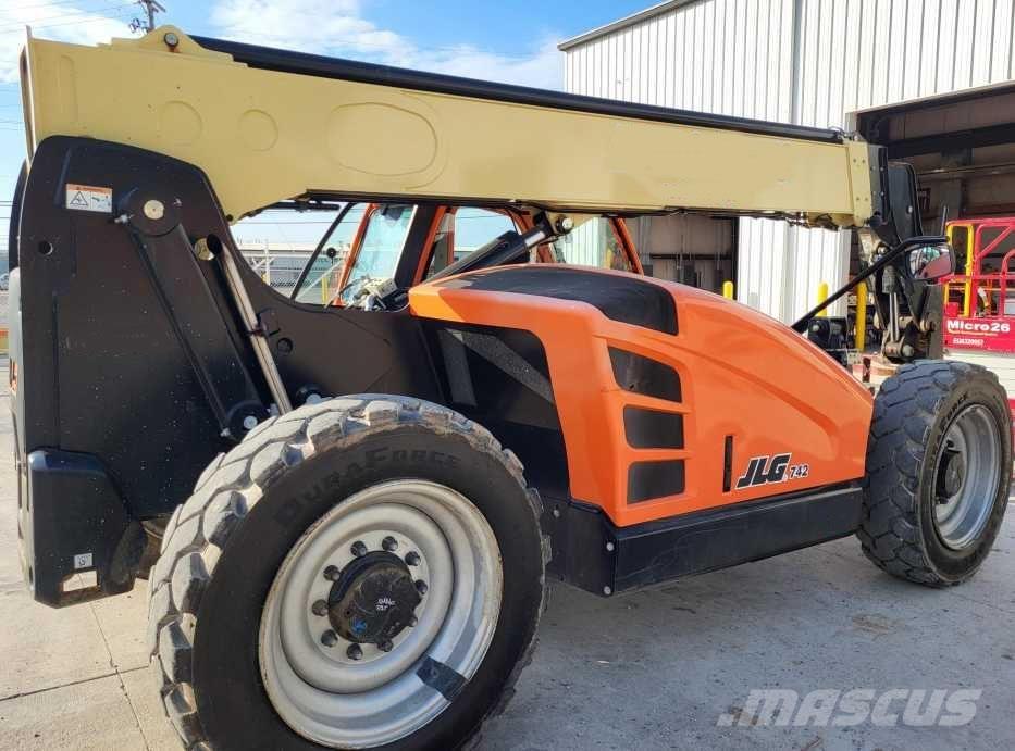 JLG 742 مناولات متداخلة
