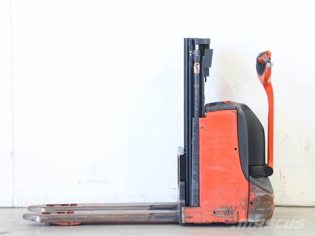 Linde D06/1160 معدات التكديس الجوالة