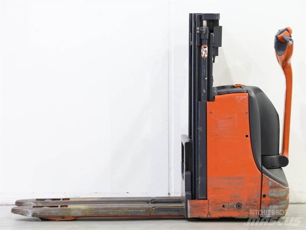 Linde D06/1160-00 معدات التكديس الجوالة