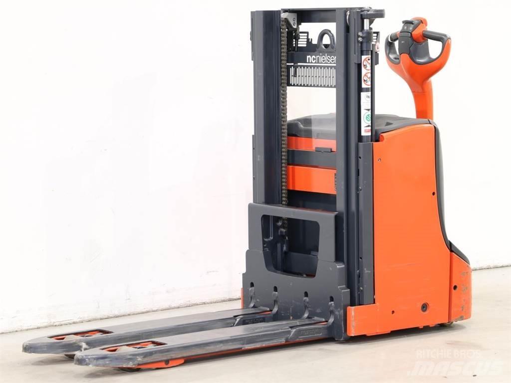 Linde D08/1160 معدات التكديس الجوالة