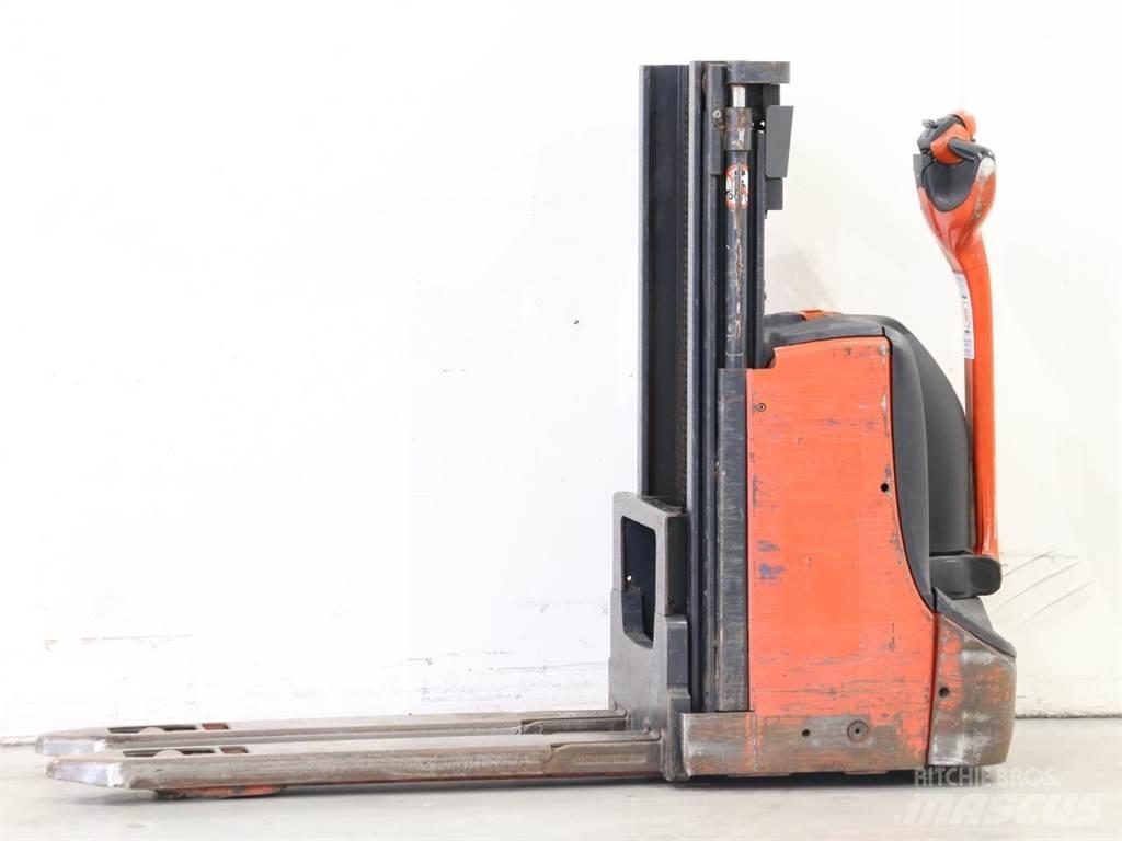 Linde D08/1160-00 معدات التكديس الجوالة