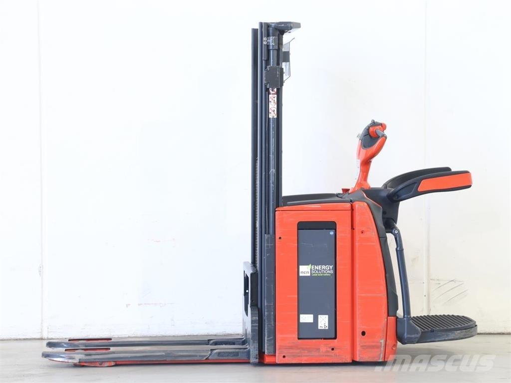 Linde D12AP/1173-01 معدات التكديس الجوالة