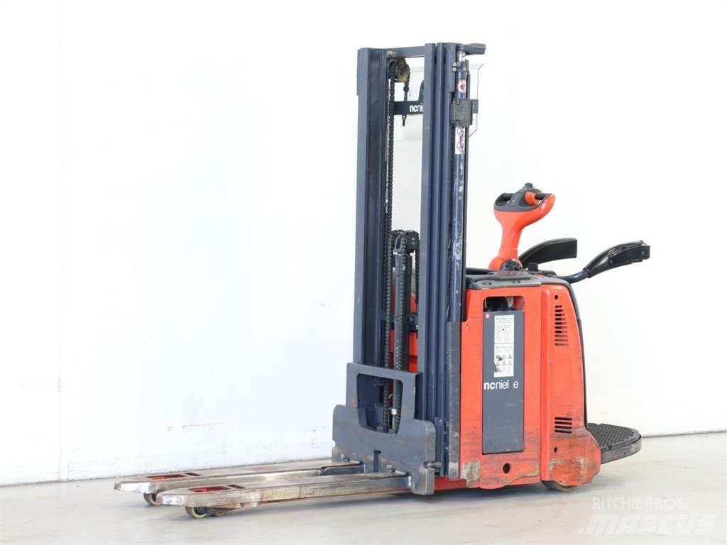 Linde D12AP/133 معدات التكديس الجوالة
